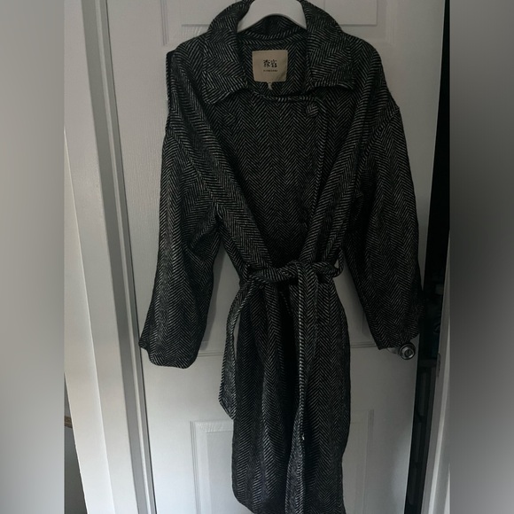 2X black and white striped trench coat - Picture 9 of 9